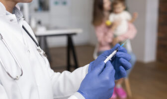 O medicamento protege contra o vírus, que é o principal causador de casos de bronquiolite e pneumonia em crianças menores de dois anos.